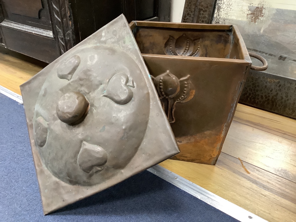 An Art Nouveau copper coal bin, height 30cm